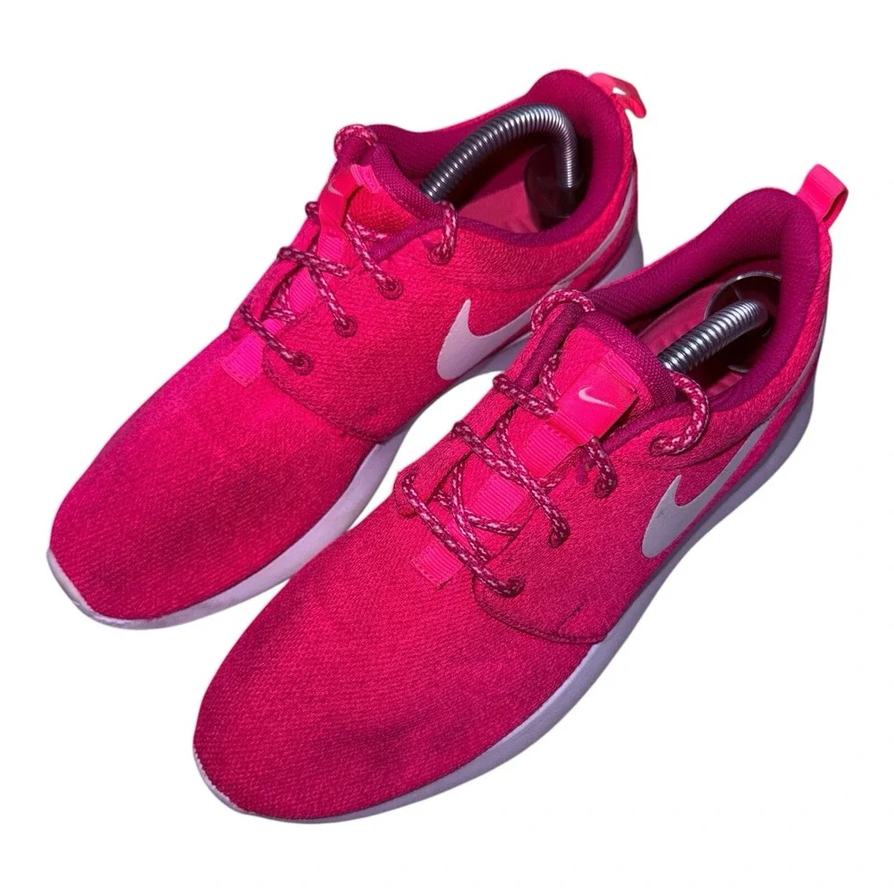 Nike Roshe One Women's Pink White Running Shoes Low Top Size 8.5 844994-600
